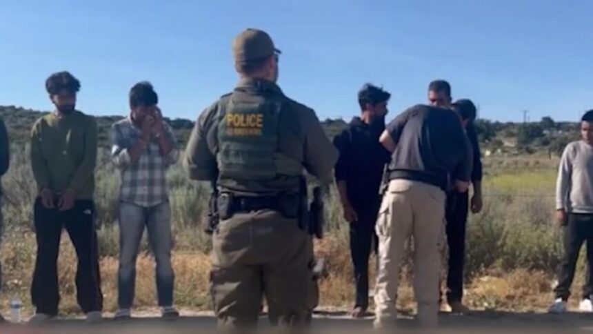 14 romani arestati in sua risca deportarea au intrat ilegal in tara 68b41447641c0