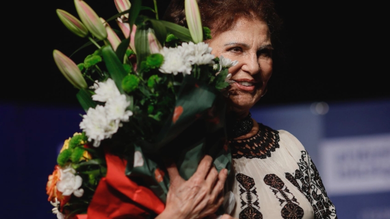 cat a primit irina loghin ca onorariu la cel mai recent concert al sau regina cantecului popular a cucerit din nou publicul la 86 de ani 68aca1f2bdee5