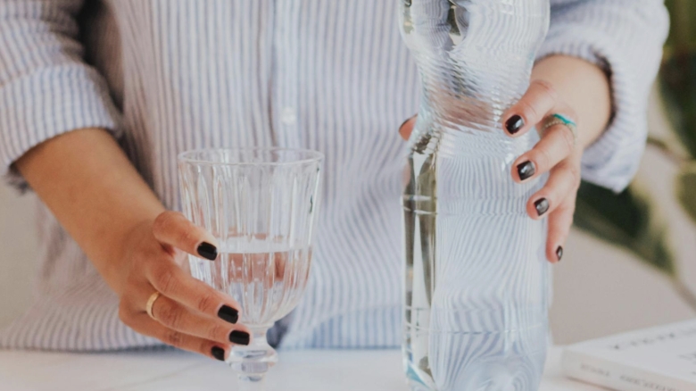 cata apa trebuie sa consumam pe zi si ce riscuri exista daca nu bem suficienta 68abe9d52f457