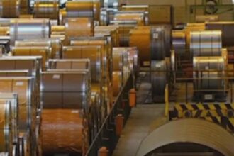 combinatul din hunedoara trimite sute de angajati in somaj 68b30ec406726