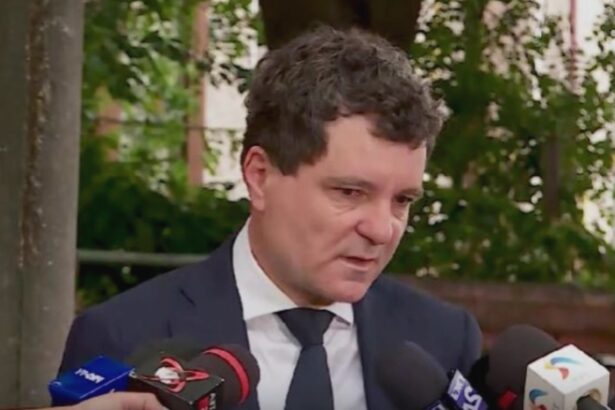 jurnalistii care l au sustinut pe nicusor dan in campania electorala au ajuns sa se dezica de el ce spun despre ultimele miscari ale presedintelui absent 68b2eb2cdb1ea