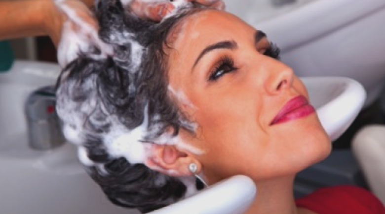 romanii asteapta criza coafati frezati si apretati afacerile cu serviciile de infrumusetare au crescut spectaculos 68a74a14b0bd3