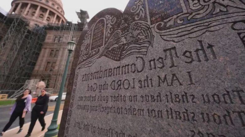 un judecator a blocat o lege din texas care impunea afisarea celor zece porunci biblice in scoli 68a6f7d1570fe