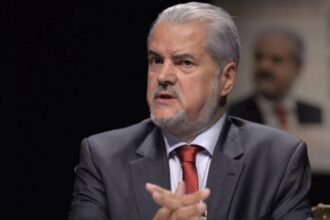 adrian nastase a izbucnit este inadmisibil ca politica externa a romaniei sa fie lasata exclusiv pe mainile usr 68c12fa1a83c3