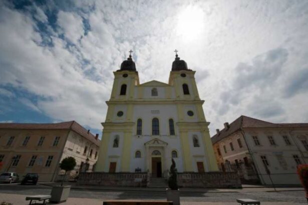 alba sicriul cu trupul neinsufletit al cardinalului lucian depus vineri seara in catedrala din blaj 68d56cbe4bb4a