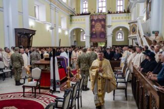 alba sute de persoane la funeraliile liderului bisericii greco catolice din romania 68da4baa94ba1
