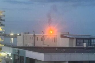 alerta in zona navodari corbu localnicii au vazut o coloana de fum dens si o flacara mare ce a descoperit garda de mediu foto 68d0475c0b626