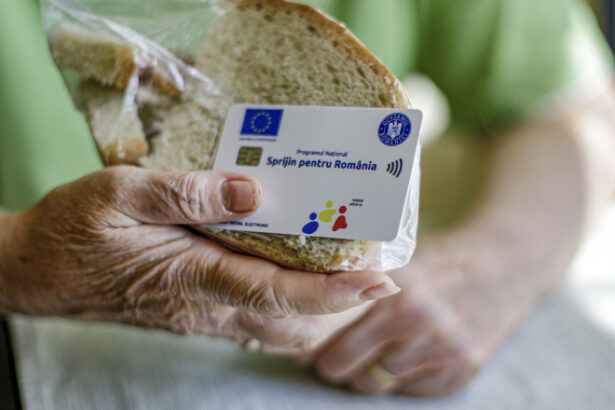 au intrat banii romanii care au carduri sociale pentru alimente au primit prima transa din ajutorul pentru acest an 68dbf5604b146