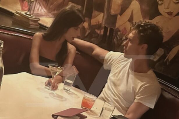 austin butler emily ratajkowski seen grabbing drinks in nyc 68bc3f613e631