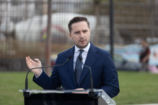 bujduveanu amenzi de pana la 100 000 lei pentru afisele lipite ilegal in bucuresti 68d5126b9ffcb