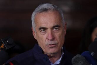 Călin Georgescu dezvăluie trădarea din partea celor din cercul său apropiat: tăcerea nu este o retragere, ci o oportunitate de a observa, analiza și a acționa cu înțelepciune 14 calin georgescu afirma ca a fost tradat de oameni foarte apropiati faptul ca taci o perioada nu inseamna ca te ai retras nu te retragi nu te predai vezi cum stau lucrurile anali 68dae0b027a5d
