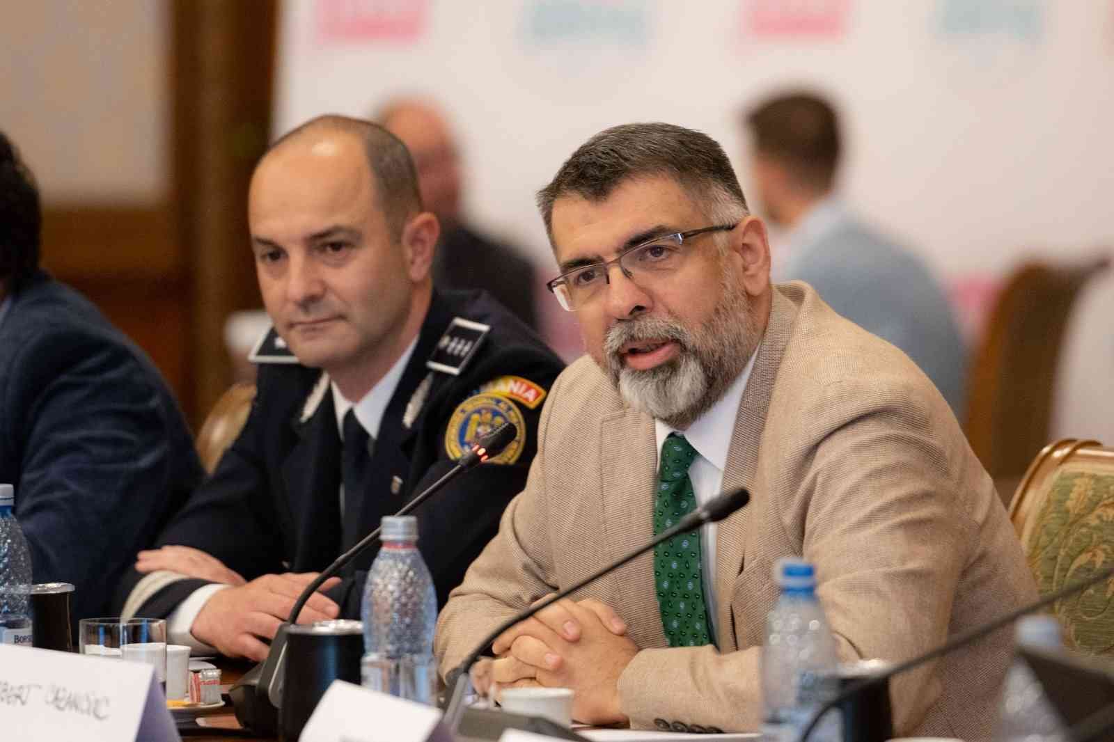 12 senatori primesc bani de chirie de la stat, deși dețin proprietăți în București sau Ilfov. Printre ei se numără și senatorul PSD Robert Cazanciuc, vehiculat ca posibil viitor judecător la Curtea Constituțională 2 canzaciuc AoPJ1LWaaDt0MyMD