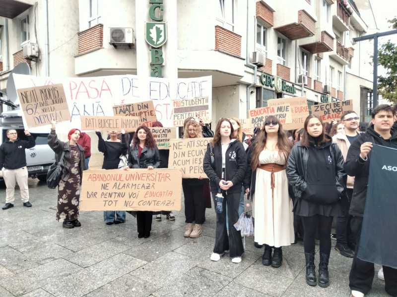cluj sute de studenti au protestat impotriva masurilor de austeritate ale guvernului in domeniul educatiei 68da575d0bed1