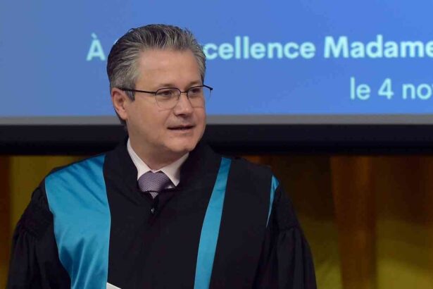 costoiu Yg2jD42NlWH9PBoL