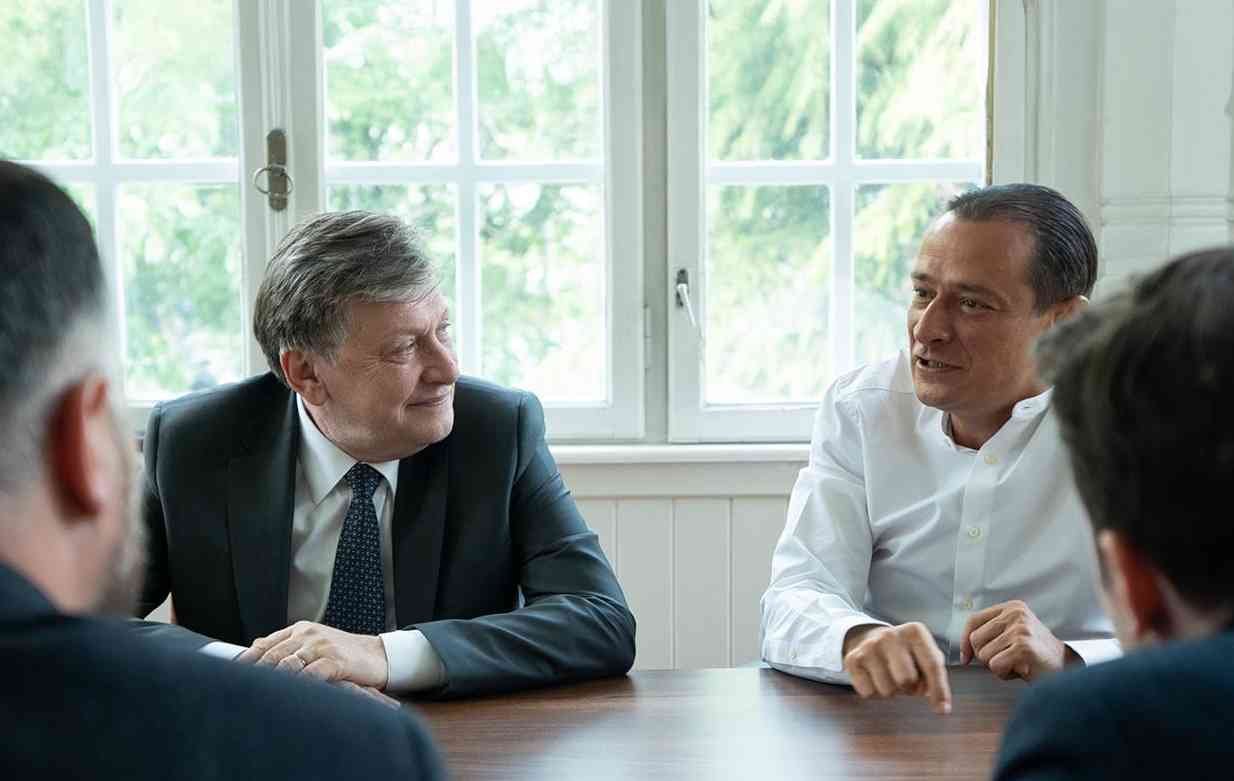 Mărturii din PNL: Liberalii donează banii personali în conturile PSD ca să ajungă în campania lui Crin. De ce au ales drumul ocolit 2 crina ntonescu AE0PQwrVOzH91p89