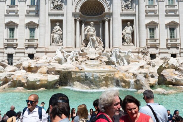 cum a reusit o banda de romani sa i lase fara un ban in buzunare pe turistii care vizitau fontana din trevi din roma 68bebf5ab3c9d