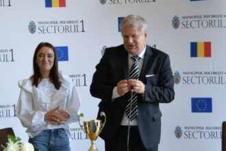 daniela popa AQExM2D2kzSWWvyN