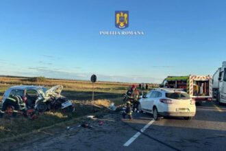 grav accident rutier sase victime dupa ce doua masini s au ciocnit frontal 68cbabb8ef612