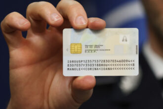 mai a lansat aplicatia care iti arata datele din cartea electronica de identitate cum functioneaza si cum ii ajuta pe detinatori 68db9a3b6c9e4