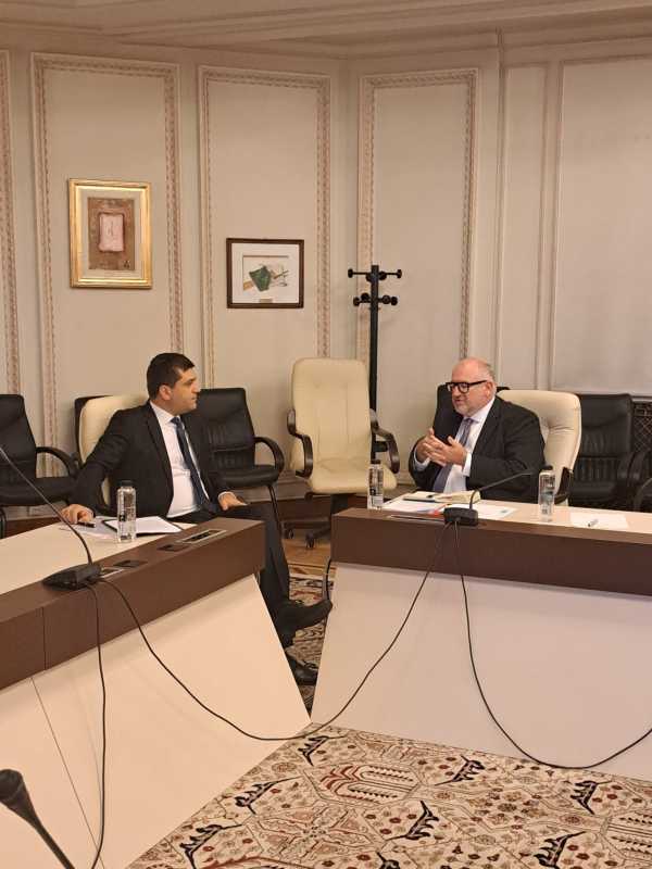 ministrul economiei va solicita ce sa analizeze impunerea unei limite la cantitatile de ciment importate din tarile non ue 68d58a331bb04