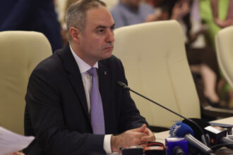 ministrul finantelor a iesit sa discute cu protestatarii din fata ministerului sunt doleante pe care nu le putem satisface acum 68d7c7718c9d0