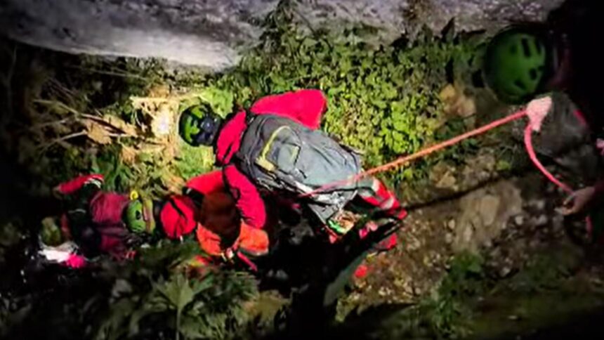 muntii bucegi scena de interventie extrema un turist francez salvat dupa mai bine de 6 ore de cosmar 68ccfa60d5347