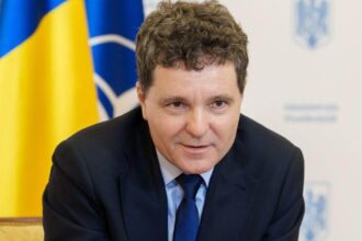 Nicușor Dan înfruntă tumultul din învățământ: își însoțește fiul la școală în mijlocul protestelor profesorilor, elevilor și studenților 19 nicusor dan sfideaza haosul din scoli isi duce copilul la clasa in timp ce profesorii elevii si studentii protesteaza 68be68aee3750