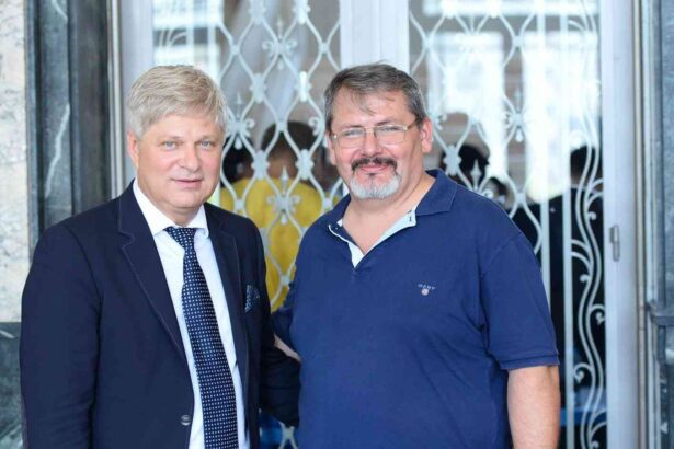 novac A3Q7D0RKJ1uxrxZP