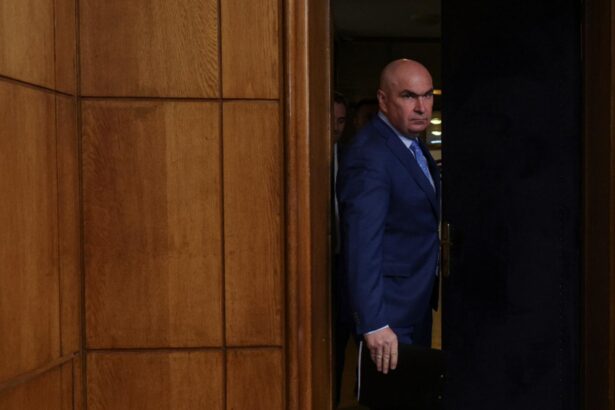 olguta vasilescu intrebata daca va cadea guvernul in cazul in care bolojan nu schimba modul in care vrea sa faca reforma administratiei da 68cd081bb2a69