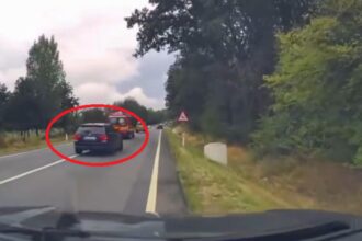 pericol pe soselele din bihor soferi filmati circuland periculos in spatele unei ambulante a fost sesizata politia video 68c12dae27628