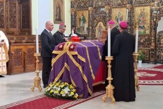 premierul bolojan la blaj la capataiul arhiepiscopul major al bisericii greco catolice din romania presedintele nicusor dan participa luni la funeralii foto 68d7cbf818cf2