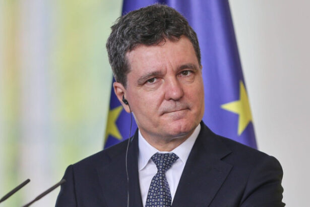 presedintele nicusor dan participa la inmormantara cardinalului lucian muresan 68d7adaa3bfb2