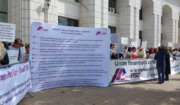 protestul sindfisc s a incheiat liderul sindical afirma ca discutiile cu ministrul finantelor au fost constructive 68d7dc54aafa2