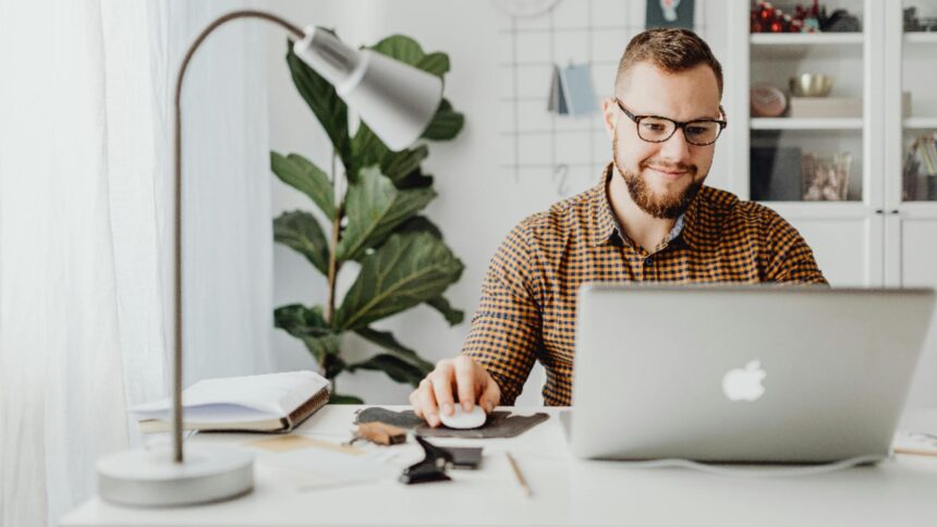 sfaturi pentru a ti proteja coloana si articulatiile atunci cand stai la calculator ce recomanda specialistii 68c26688b3532