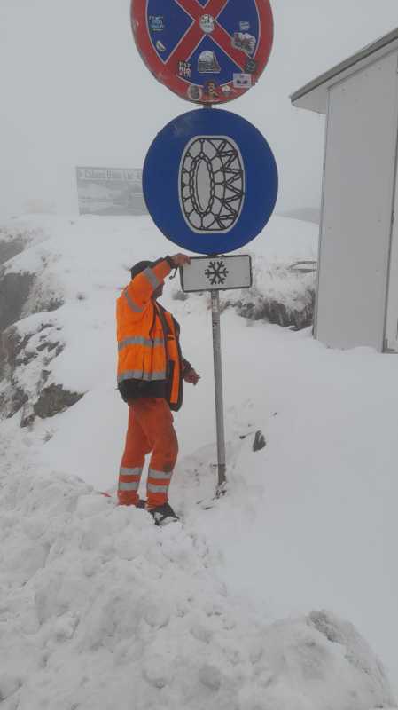 sibiu politia catre soferii care circula pe transfagarasan echipati va masinile cu anvelope de iarna 68db9c218cf28