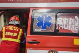 trei persoane care efectuau lucrari pe a1 ranite grav dupa ce au fost lovite de un tir traficul rutier blocat pe sensul deva sibiu 68b6fe34d5356