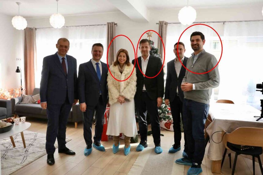 trio AE0rzKEB22TyDW8z