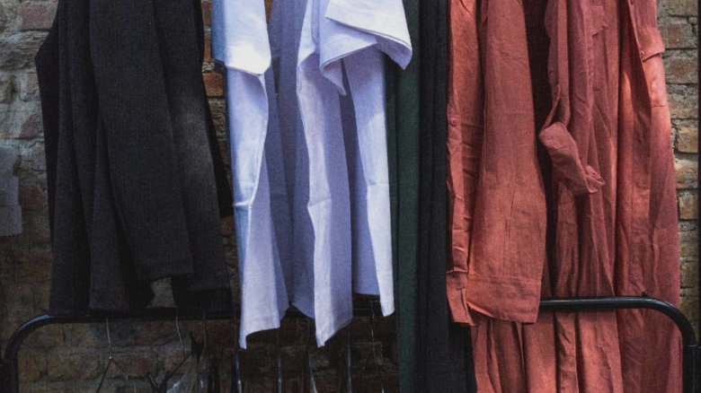 trucuri pentru ca hainele tale vechi sa para noi si la moda 68b7e8d692ad1