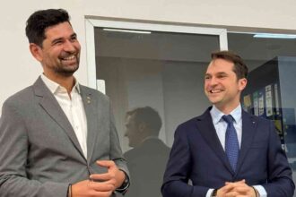 tuta 2 YD0lvb85VjU3Oe1G