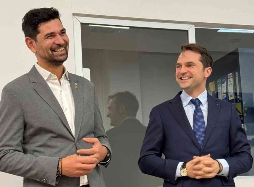 tuta 2 YD0lvb85VjU3Oe1G