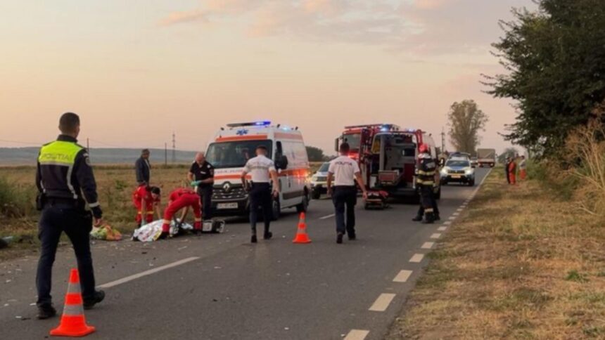 un mort si 3 raniti dupa ce o masina de politie a intrat intr o caruta in judetul galati 68bfce4ebec75