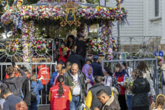 a inceput pelerinajul sfintei parascheva 2025 moastele sfanului grigorie palama arhiepiscopul tesalonicului vor fi aduse la iasi 68e5e37ddbd18