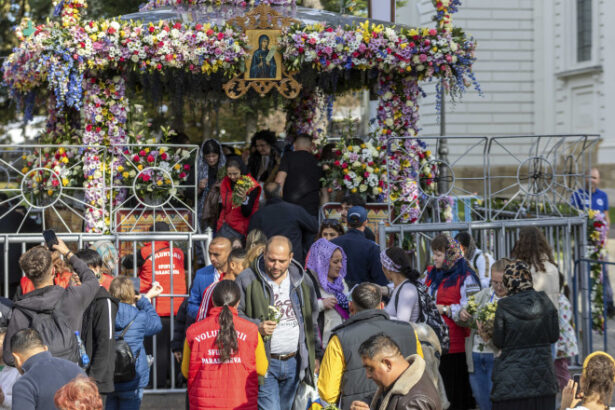 a inceput pelerinajul sfintei parascheva 2025 moastele sfanului grigorie palama arhiepiscopul tesalonicului vor fi aduse la iasi 68e5e37ddbd18