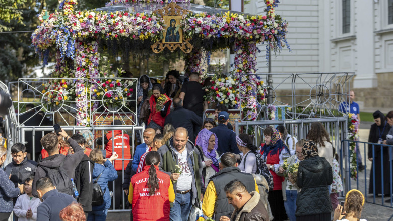 a inceput pelerinajul sfintei parascheva 2025 moastele sfanului grigorie palama arhiepiscopul tesalonicului vor fi aduse la iasi 68e5e37ddbd18