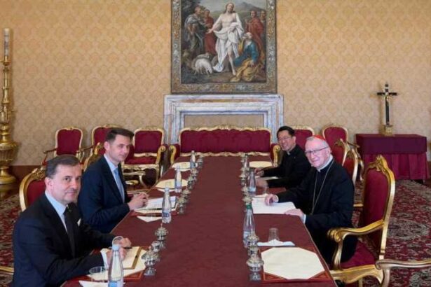 abrudean intalnire la vatican cu cardinalul parolin promovarea pacii si solutionarea pasnica a conflictelor printre temele abordate 68e90ef430877