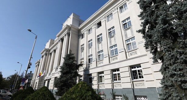 alfred simonis astazi intra in vigoare noua organigrama a consiliului judetean timis am disponibilizat peste 500 de persoane 68dd190158150