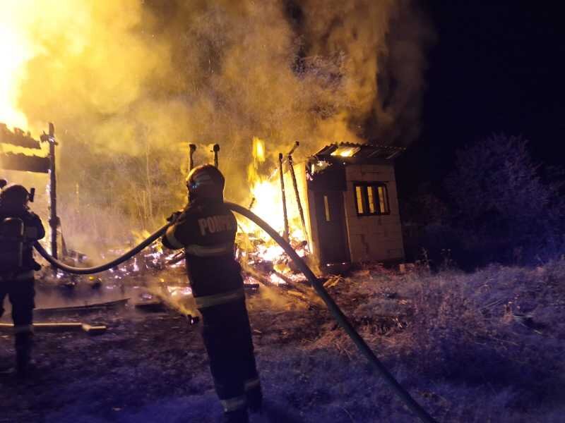 arges casa distrusa de un incendiu focul a pornit de la un cablu electric 68f5d92b9f324