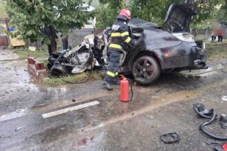 arges un tanar a murit dupa ce autoturismul pe care il conducea a lovit un copac pe dn 7 68e5331972063