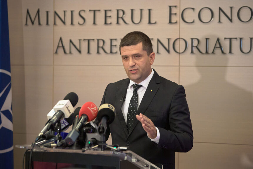 aur a depus o noua motiune simpla de data aceasta impotriva ministrului usr al economiei radu miruta 68e655ac2536f scaled 1