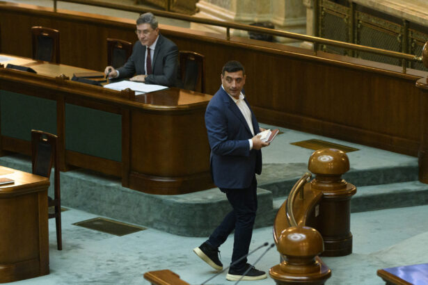 aur ataca la curtea constitutionala legea privind plata pensiilor private 68f088339e577